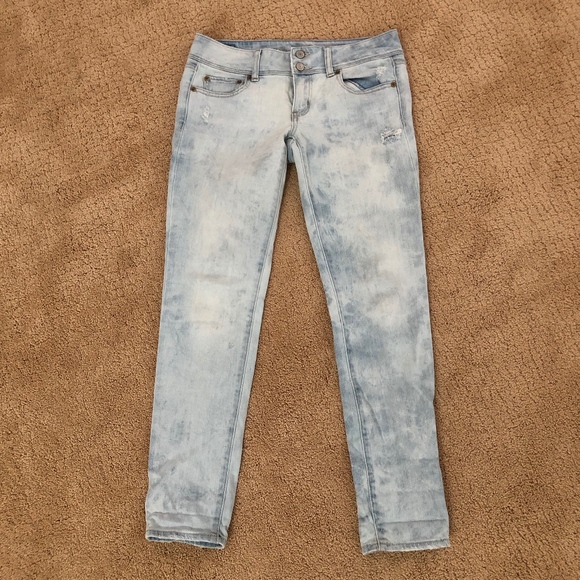 American Eagle Light Washed Jeans - Size 6 - Picture 1 of 5